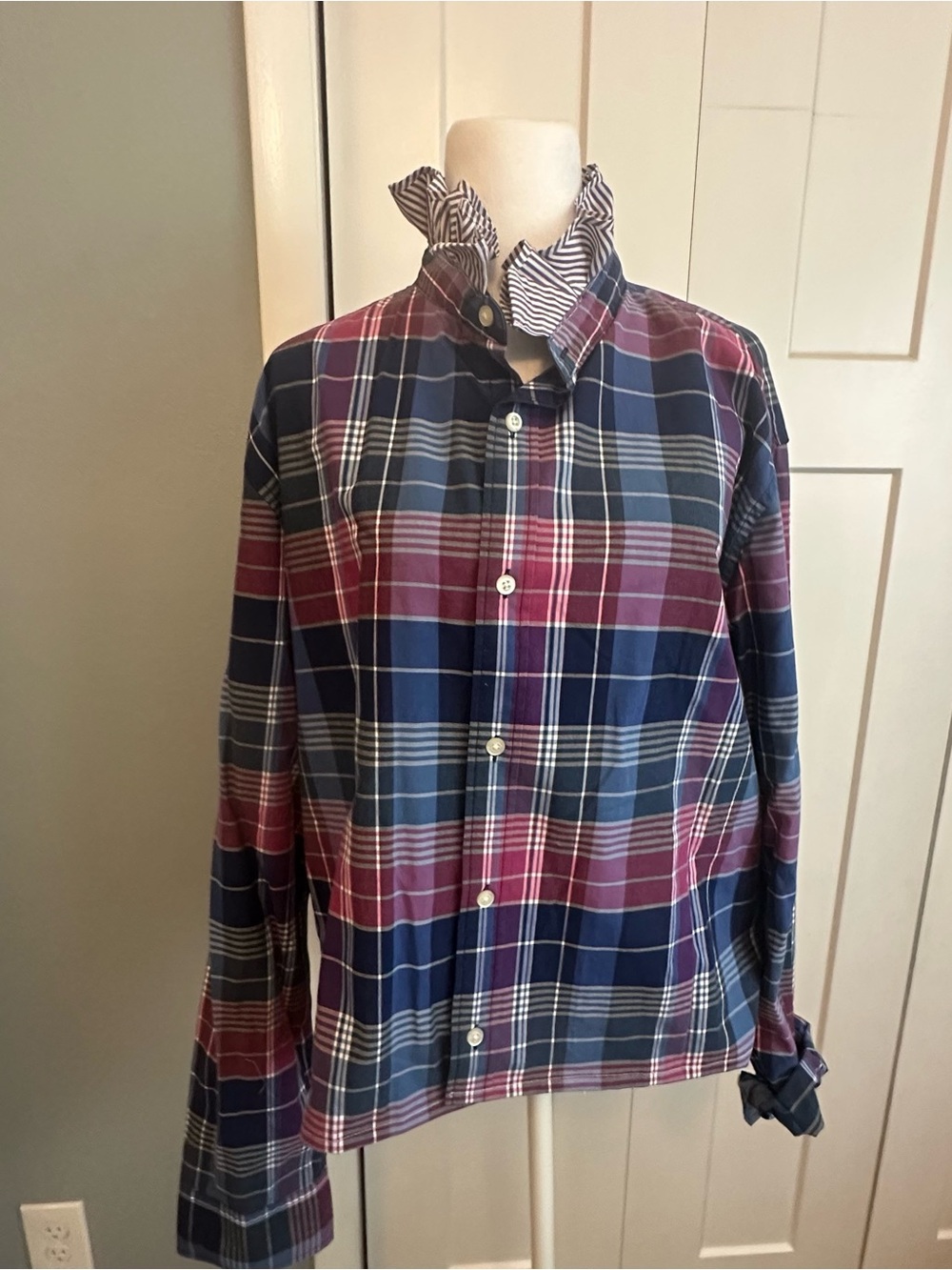 Women - Upcycled (reworked) men’s shirt with ruffled collar